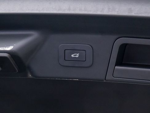 Used 2023 Land Rover Range Rover Velar R-Dynamic S image 34