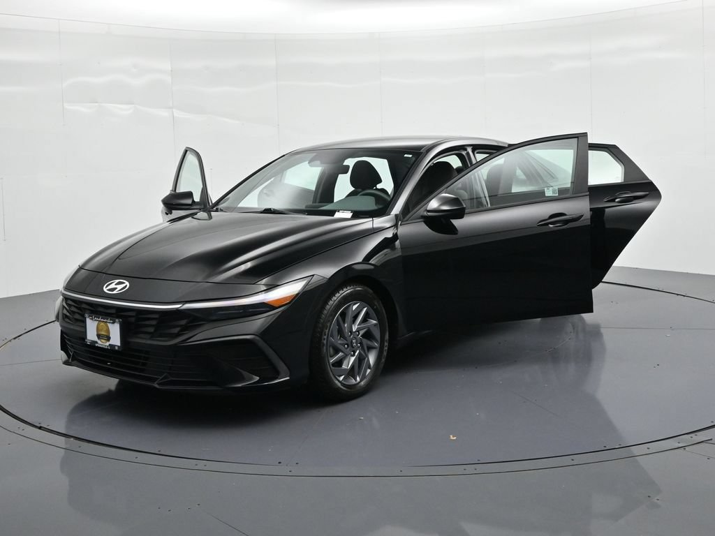 Used 2024 Hyundai Elantra SEL FWD image 25