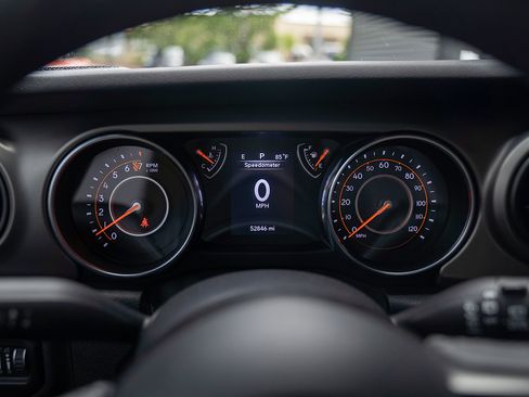 Used 2019 Jeep Wrangler Sport AWD/4WD image 9
