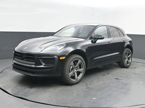 New 2025 Porsche Macan image 1