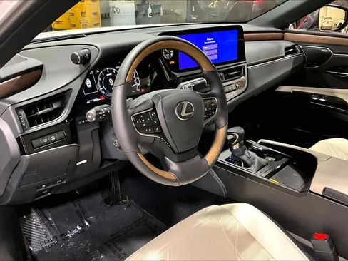 Used 2025 Lexus ES 350 Ultra Luxury image 17