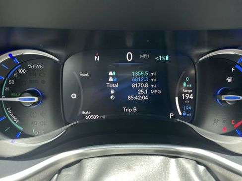 Used 2023 Chrysler Pacifica Touring-L FWD image 15