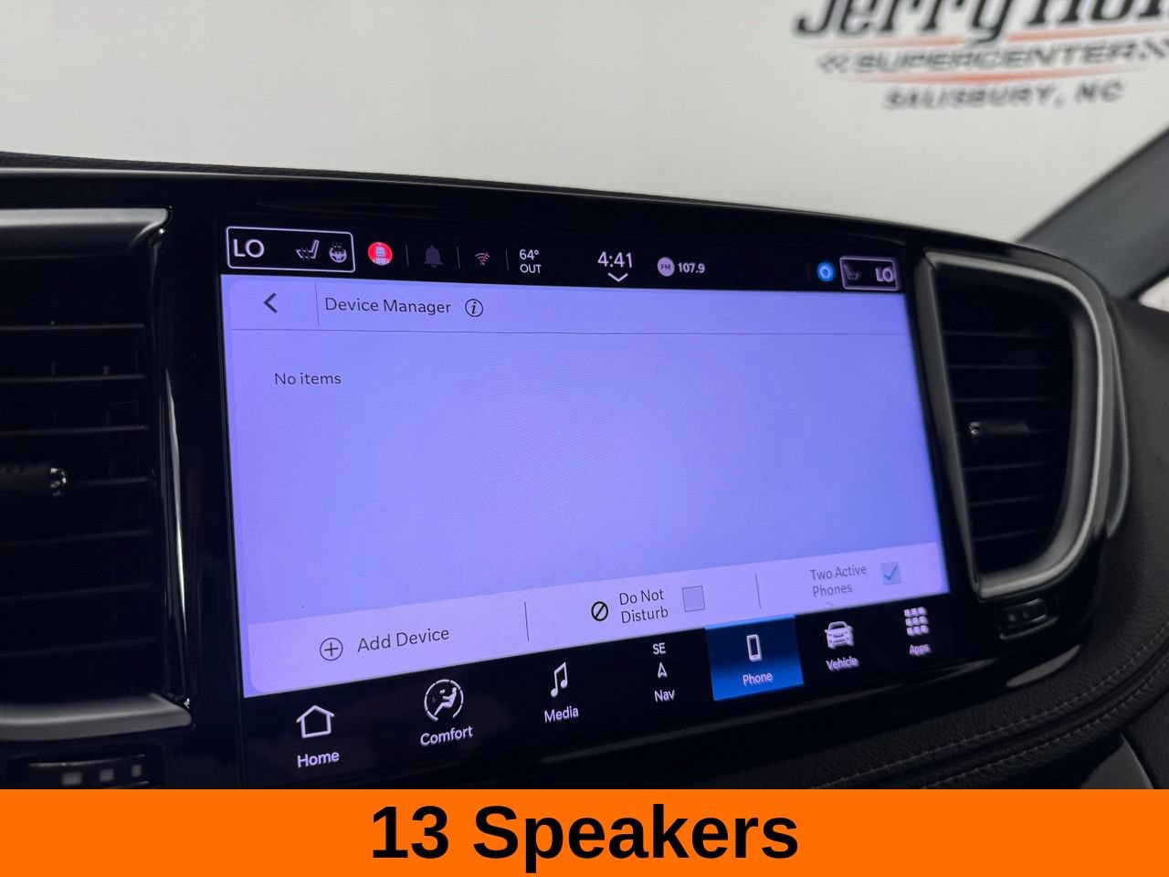 Used 2025 Chrysler Pacifica Limited FWD image 21