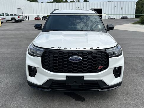 Used 2025 Ford Explorer ST AWD/4WD image 3