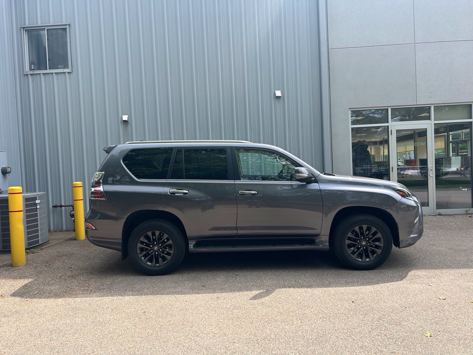 Used 2021 Lexus GX 460 Premium w/ Premium Package AWD/4WD image 4