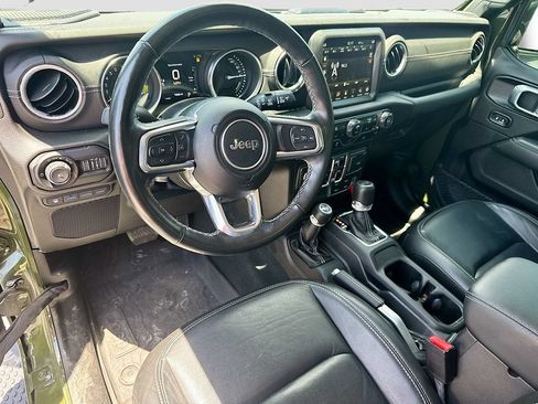 Used 2022 Jeep Wrangler Unlimited Sahara w/ Cold Weather Group AWD/4WD image 10