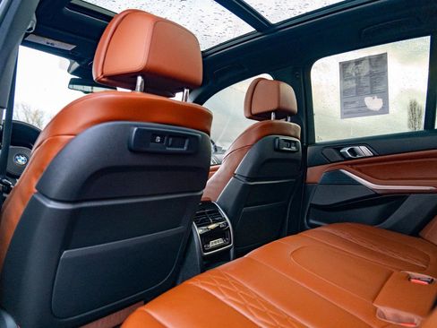 Used 2021 BMW X5 M50i image 26