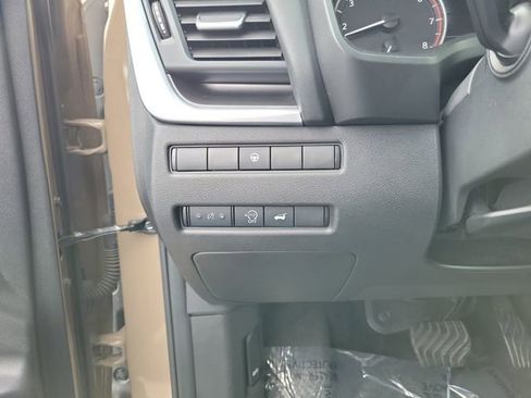 Used 2024 Nissan Rogue SV image 15