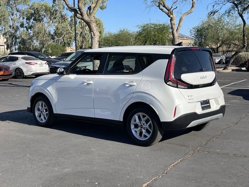 Certified 2025 Kia Soul LX FWD image 5