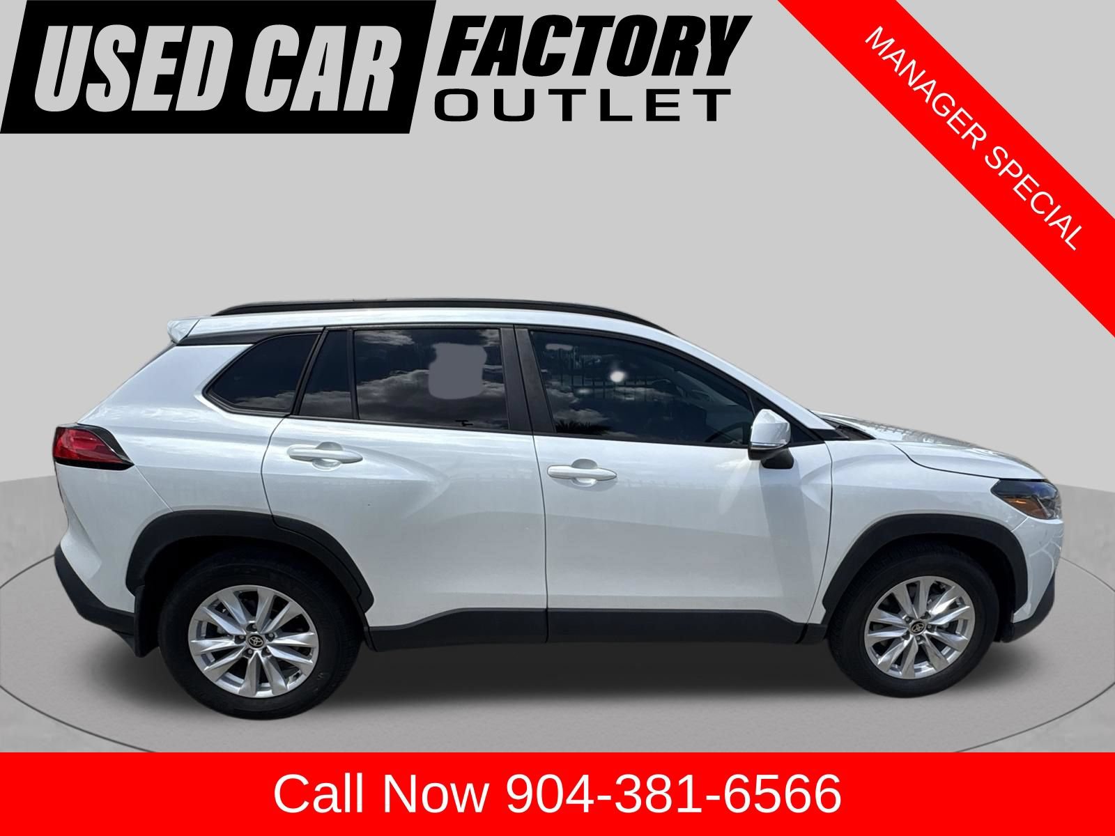 Used 2024 Toyota Corolla Cross LE w/ Moonroof Package FWD image 4
