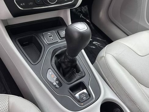 Used 2021 Jeep Cherokee Latitude Lux w/ Sun & Sound Group FWD image 30