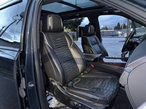 Used 2022 Cadillac Escalade Sport Platinum w/ Heavy-Duty Trailer Package AWD/4WD image 26