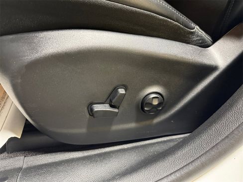 Used 2019 Jeep Cherokee Latitude Plus w/ Cold Weather Group image 13