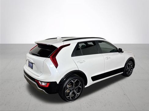 Used 2023 Kia Niro EX Touring FWD image 6