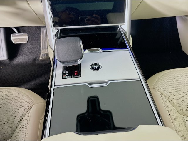 Used 2025 Land Rover Range Rover Autobiography AWD/4WD image 19
