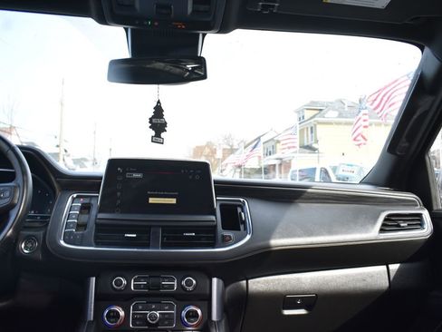 Used 2024 GMC Yukon XL SLT w/ SLT Premium Package image 30