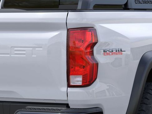 New 2026 Chevrolet Colorado Trail Boss w/ Midnight Edition AWD/4WD image 11