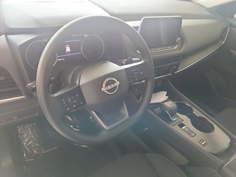 Used 2025 Nissan Rogue S FWD image 9