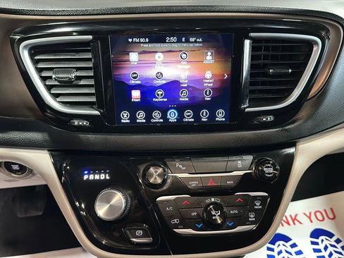 Used 2017 Chrysler Pacifica Touring-L Plus FWD image 26