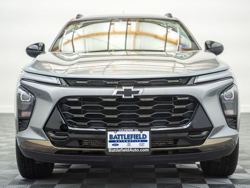 Used 2025 Chevrolet Trax ACTIV w/ Sunroof Package FWD image 2