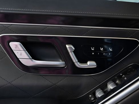 Used 2022 Mercedes-Benz S 580 4MATIC Sedan w/ AMG Line Package image 35