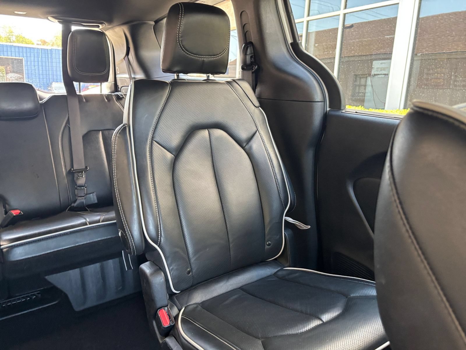 Used 2025 Chrysler Pacifica Limited FWD image 41
