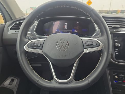 Used 2024 Volkswagen Tiguan SE image 24