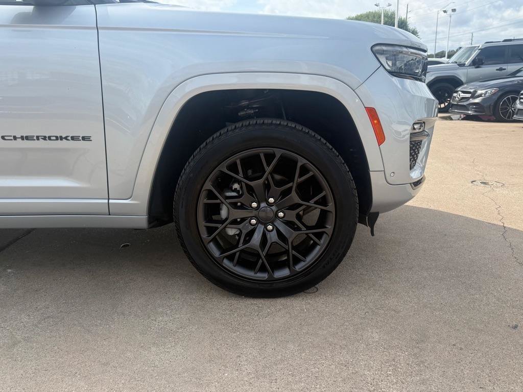 Used 2025 Jeep Grand Cherokee Summit w/ Obsidian Package AWD/4WD image 9