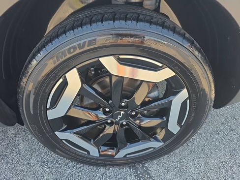 Used 2023 Kia Telluride S w/ S Sunroof Package FWD image 8