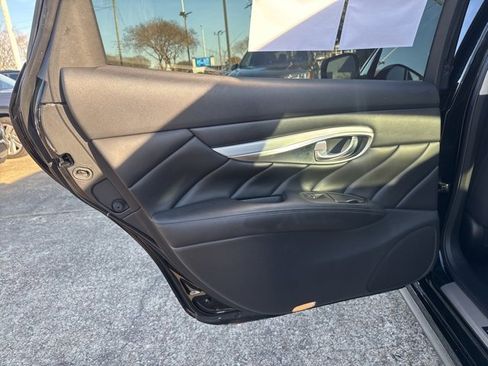 Used 2017 INFINITI Q70 L 3.7 image 17