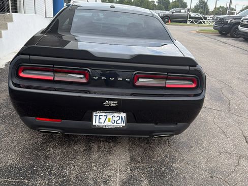 Used 2016 Dodge Challenger SXT RWD image 5
