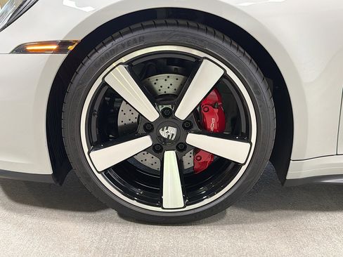 Certified 2025 Porsche 911 Carrera RWD image 39