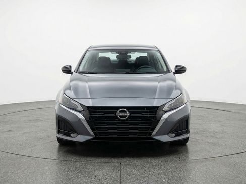 Used 2025 Nissan Altima 2.5 SV image 2