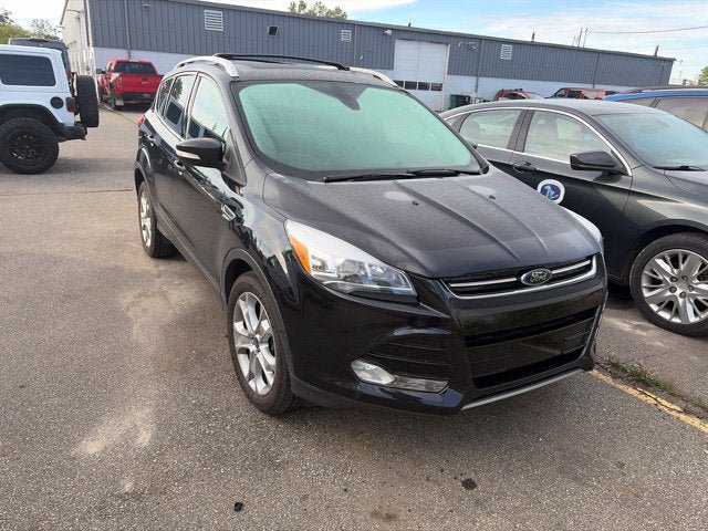 Used 2014 Ford Escape Titanium w/ Equipment Group 401A FWD image 2