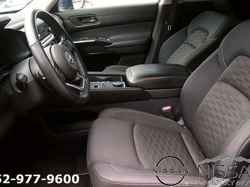 Certified 2025 Nissan Pathfinder SV AWD/4WD image 13