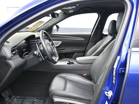 Used 2024 Maserati Grecale GT image 11