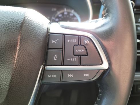 Used 2021 Toyota Highlander XLE image 11