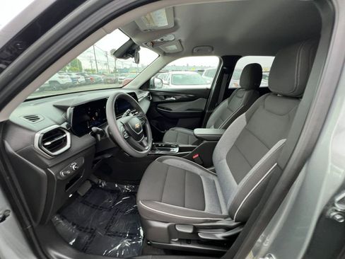 Used 2025 Chevrolet TrailBlazer LT FWD image 30