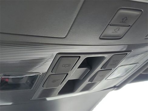 Certified 2024 Volkswagen Tiguan SE image 30