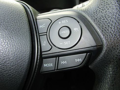 Used 2022 Toyota RAV4 XLE image 29