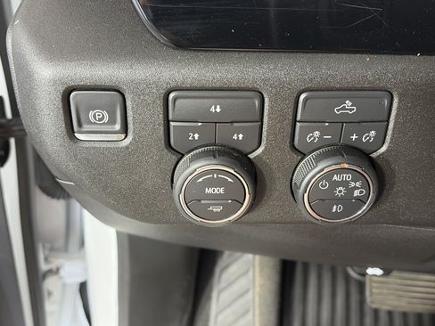 Used 2025 Chevrolet Silverado 2500 LT w/ Convenience Package AWD/4WD image 29