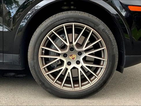 Used 2023 Porsche Cayenne S image 9