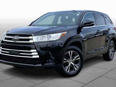 Used 2018 Toyota Highlander LE AWD/4WD image 1