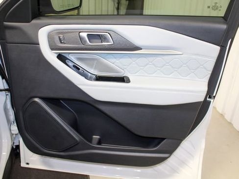 Used 2025 Ford Explorer Platinum w/ Ultimate Package image 16