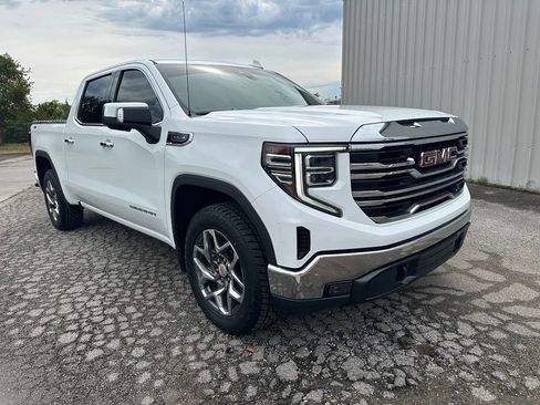 Used 2022 GMC Sierra 1500 SLT w/ SLT Premium Package AWD/4WD image 3