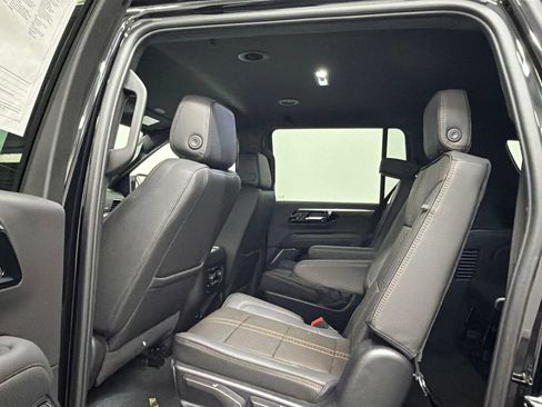 Used 2025 Chevrolet Suburban High Country AWD/4WD image 22