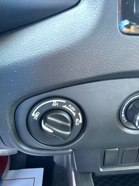 Used 2023 Nissan Frontier SV AWD/4WD image 18