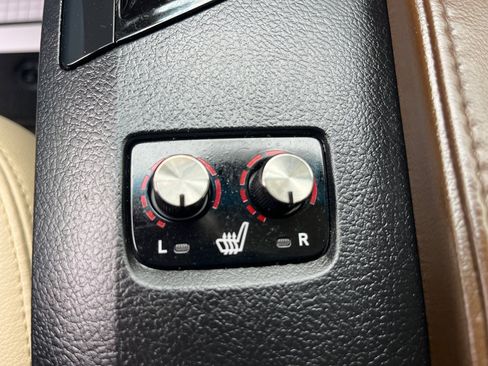 Used 2013 Toyota Avalon image 16