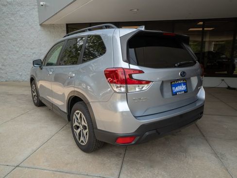 Used 2022 Subaru Forester Premium AWD/4WD image 5