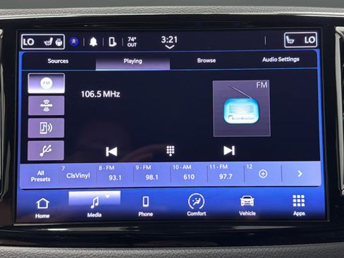 Used 2023 Chrysler Pacifica Touring-L FWD image 13